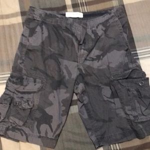 Size 34 male camo shorts
